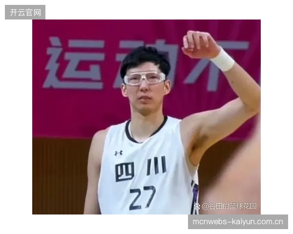 周琦的加盟显著提升了北京队的内线防守质量,成为球队的禁区屏障。 周琦的加盟显著提升了北京队的内线防守质量,成为球队的禁区屏障。